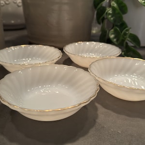 Set of Four Anchor Hocking Suburbia Golden Shell Swirl Dessert Berry Bowl White with Gold Rim Milk Glass