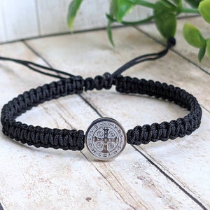 Saint benedict bracelet, medalla san benito, saint benedict medal, macrame bracelet, pulsera san benito, unisex bracelet, catholic charm