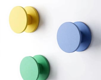 Colorful round wall hooks: modern geometric decor