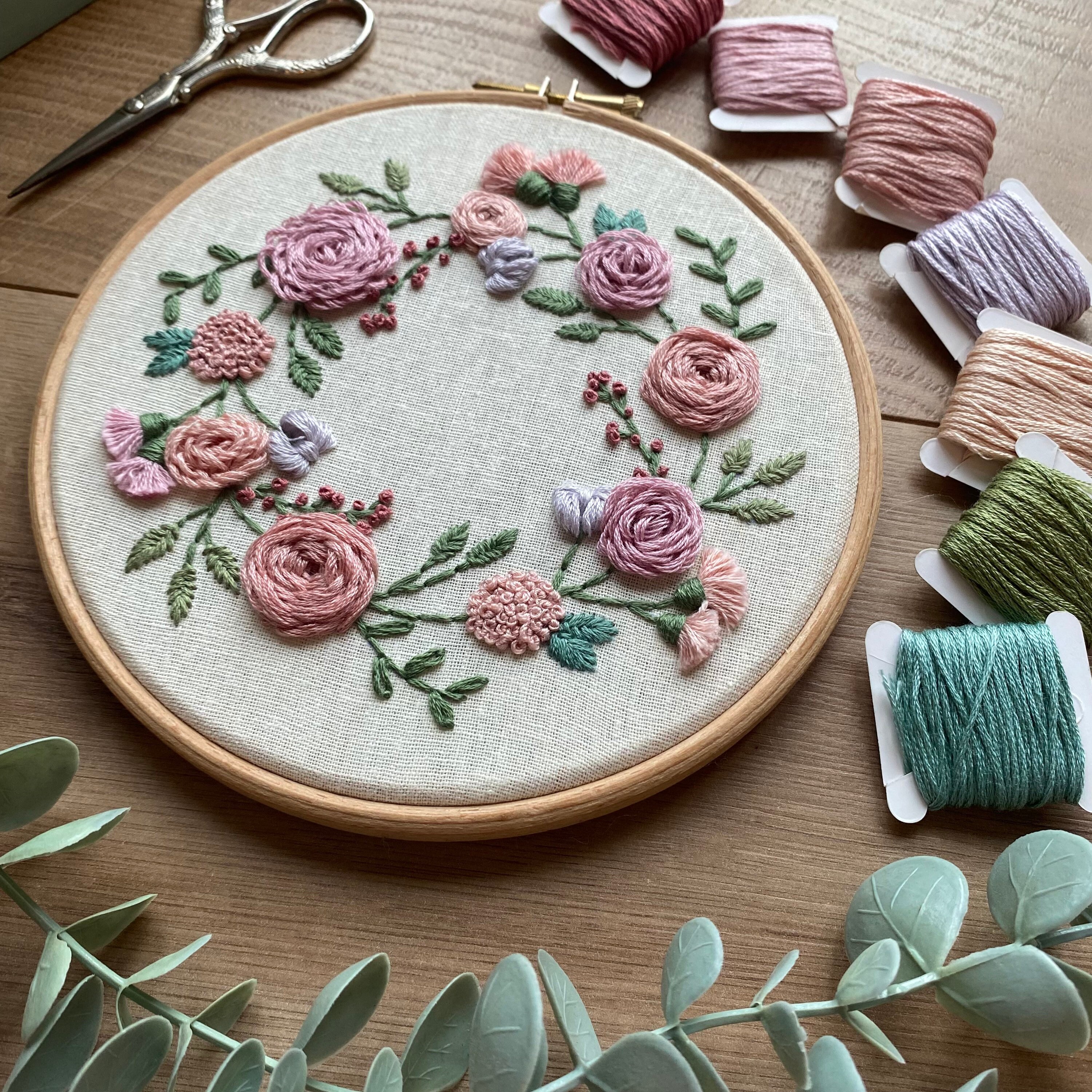 Floral Spring Wreath | Floral Embroidery Pattern | Embroidery Hoop Art ...