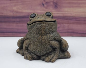 Frog Garden Statue, Handmade Concrete Frog Statue, Happy Frog Concrete Decor