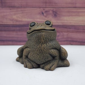 Frog Garden Statue, Handmade Concrete Frog Statue, Happy Frog Concrete Decor