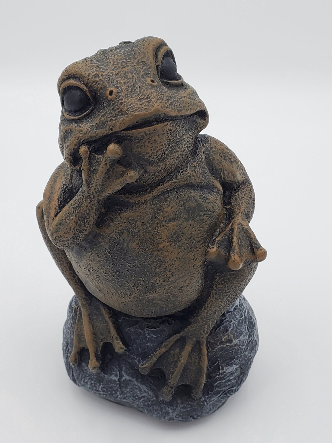 concrete frog statue