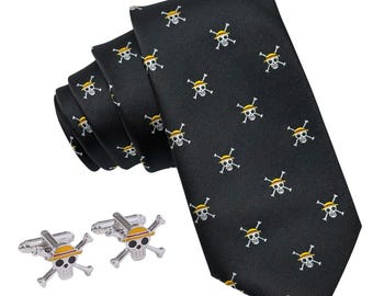 ONE P!ECE Corbata y gemelos – Diseño de pirata con sombrero de paja inspirado en el popular anime japonés. Set de accesorios en caja de regalo.