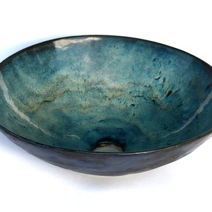 WB100z Handcrafted ceramic washbasin. In shades of blue and navy