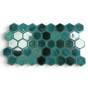40 groene en blauwe keramische tegels: voor de open haard, als decoratie voor de badkamerachterwand of als onderzetter.