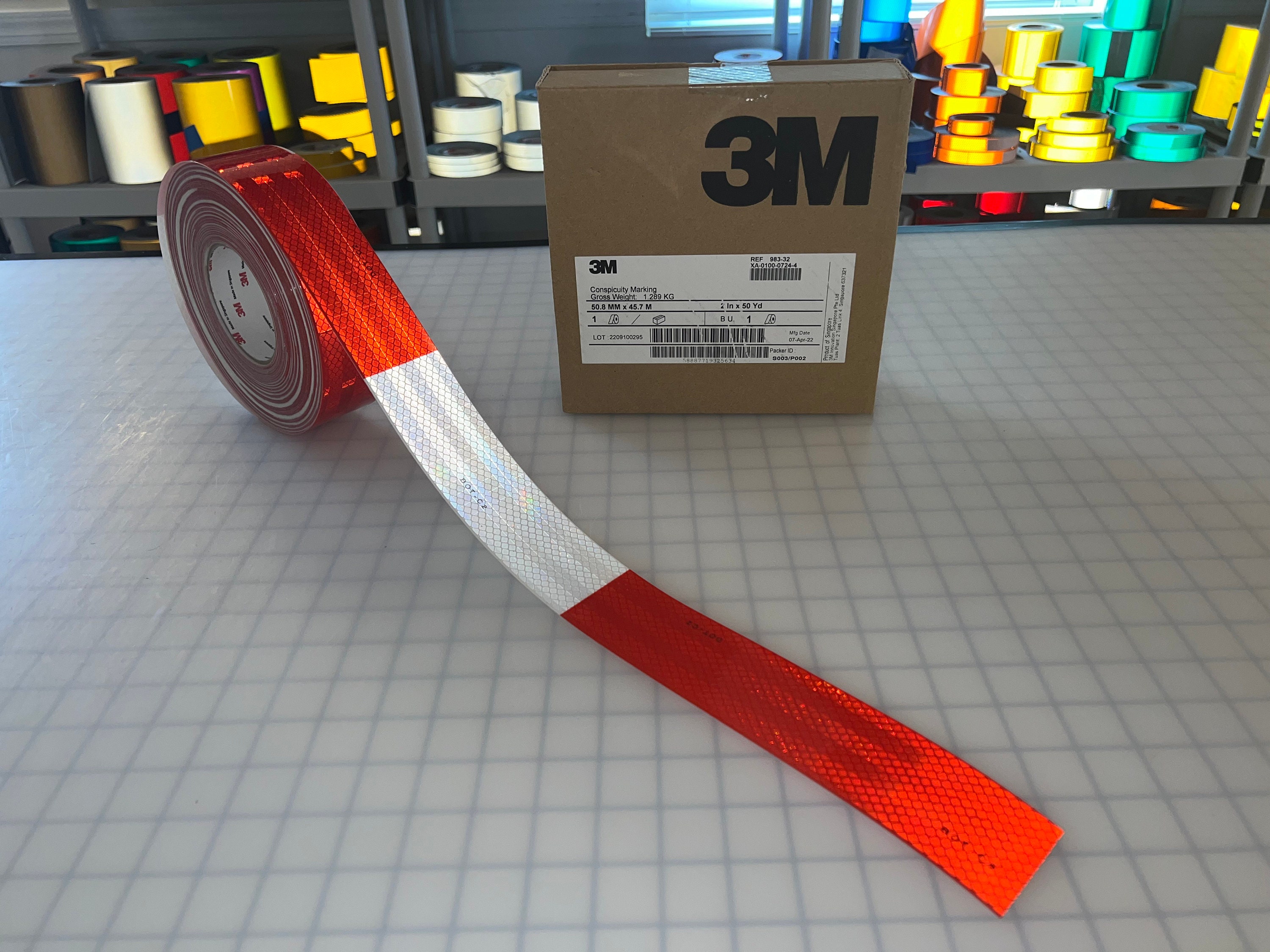 3M Nastro Adesivo Evidenziatore Con Sagoma Riflettente Diamond Grade&trade; 50mm