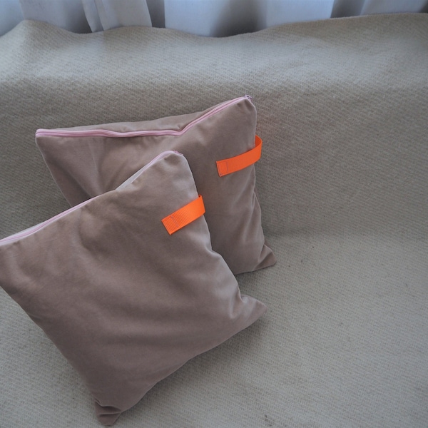 Velours kussensloopje, antieke look met hip detail. Oud roze / oranje / bruin / paars