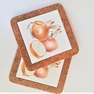 Vintage Kitchen Accessories, Ceramic plate accessories, vintage kitchen tools, onion painting, vintage hoseholds, retro onions