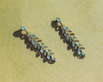 Gold Tropfen Ohrringe mit Kristallblättern, Vergoldete Mega Funkelnde Kristall zierliche Blatt Ohrringe, Zarte Cubic Zirkon Ohrringe