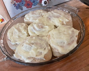 6 Big Amish Cinnamon Rolls w/ Cream Cheese Icing