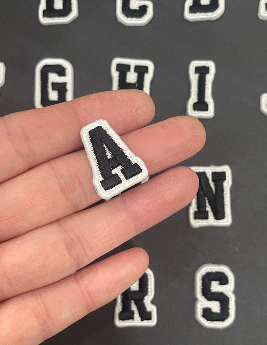 Letter B - Zwart - Opnaaibaar - Geborduurde Patch/Badge/Embleem