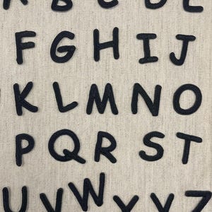 Små svarta eller vita alfabetsmärken, strykmärke med monogrambokstäver, broderad applikation med A-Ö-bokstäver (höjd: ca 22 mm, 0,87 tum)