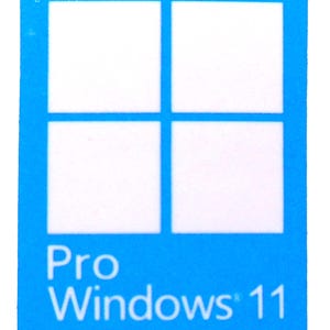 Pode incluir: Um adesivo azul com o logotipo do Windows e o texto "Pro Windows 11".