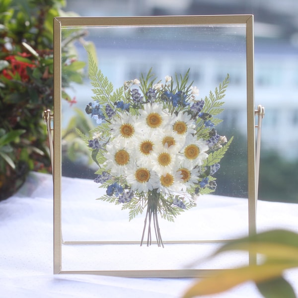 Pressed flower frame, Pressed flower floating Frame, Pressed Dried Flower frame White Daisies Bouquet