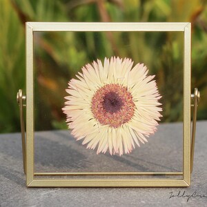 Pink Centre Pressed Flower frame, Floral frame, Herbarium frame, birthday gift, home decor gift, Housewarming Gift, Birthday Day Gift