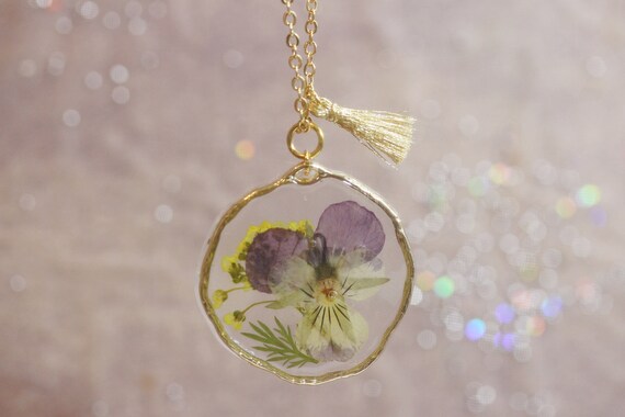 Pressed flower shop resin necklace
