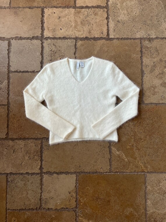 90s Y2K White Fuzzy V-Neck Sweater by Twiggy M