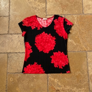 Y2K Red & Black Floral Print Short Sleeve Top by Susan Lawrence