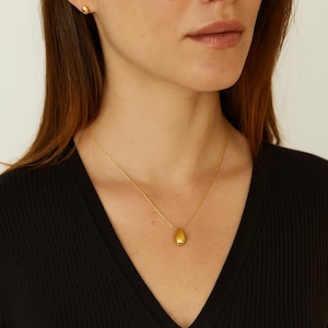 Teardrop Cremation Necklace: Modern Memorial Ash Pendant