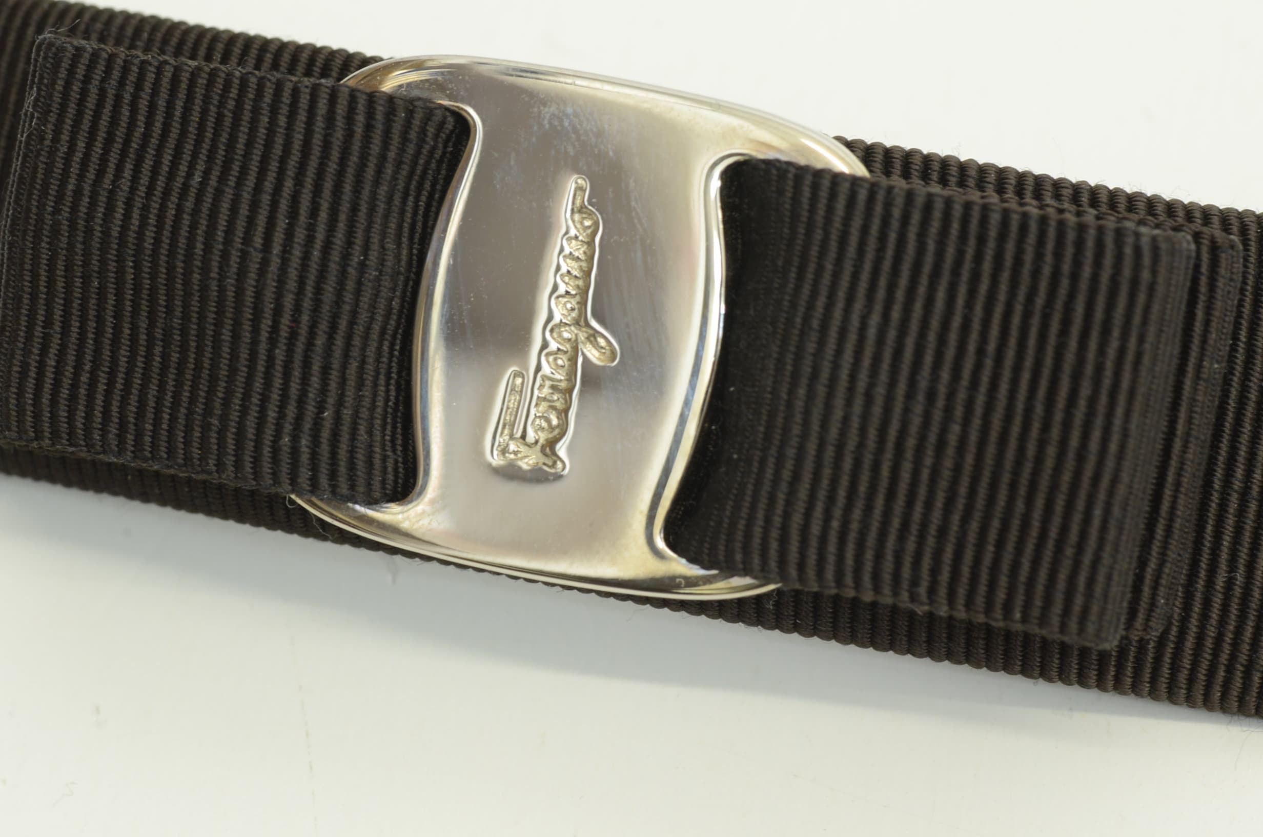 【送料&関税込】Ferragamo Black Fabric Hair Clip Authentic Salvatore Ferragamo Hair Clip SP Buckle Logo Black