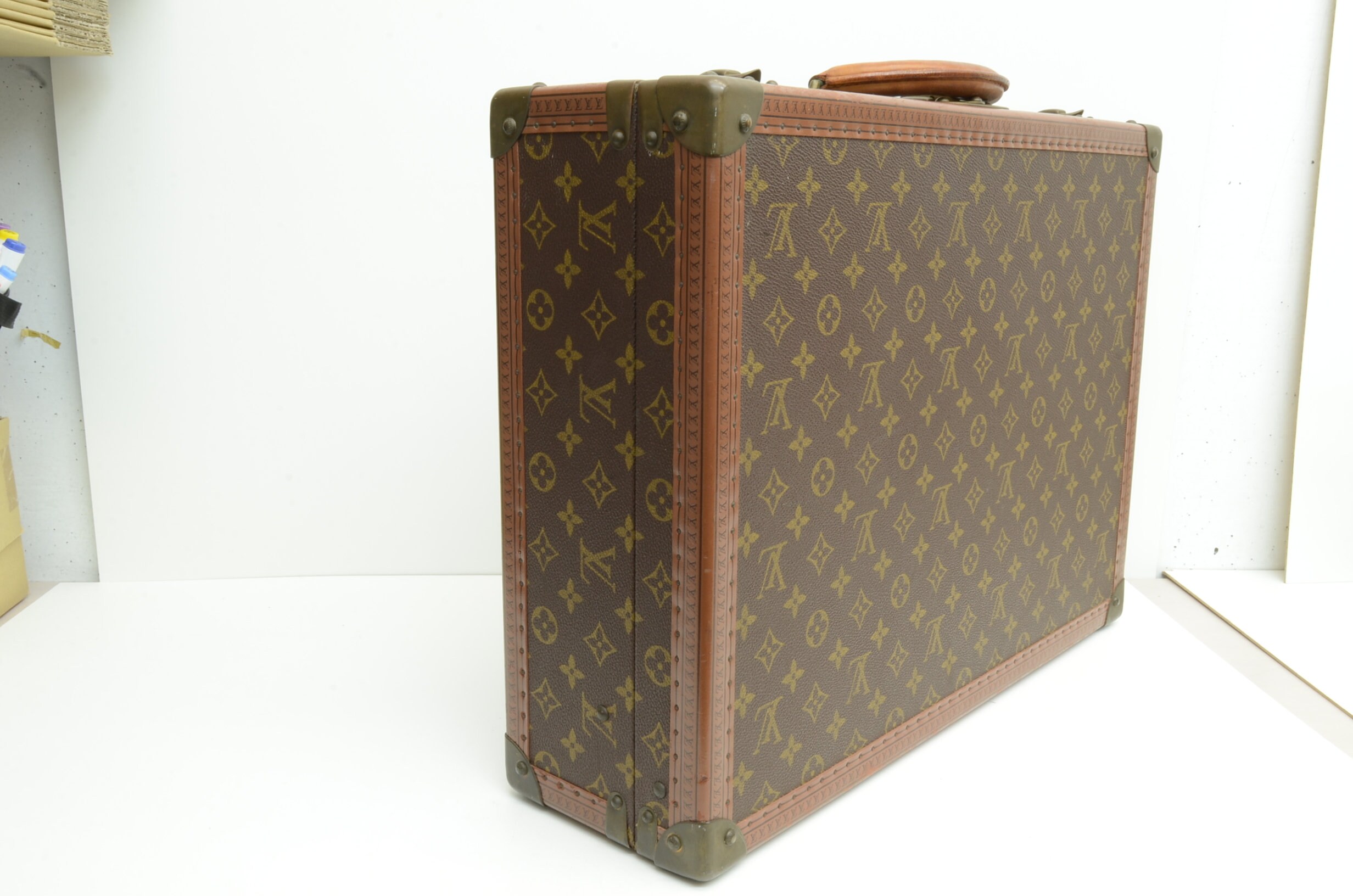 The always chic Alzer trunk coffee table : r/Louisvuitton