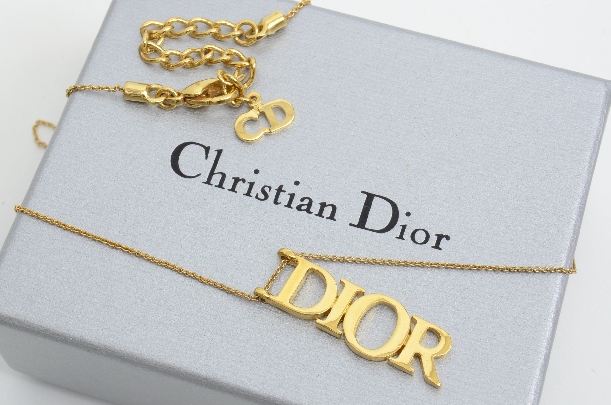 Dior nameplate necklace hotsell