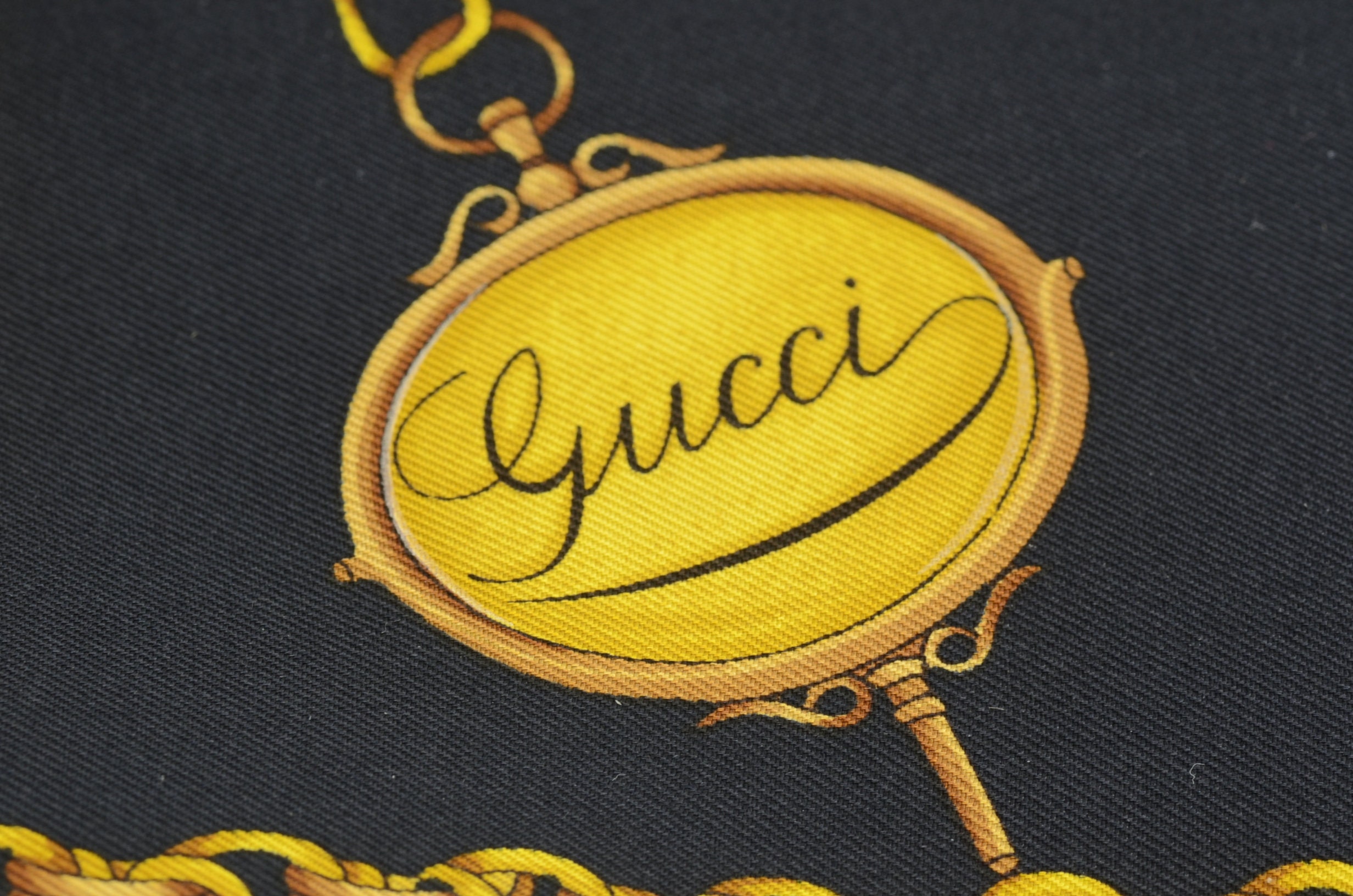 GUCCI シルクスカーフ ブラック ゴールド 本物グッチ 100% シルクスカーフ ブラック ゴールド 懐中時計 90