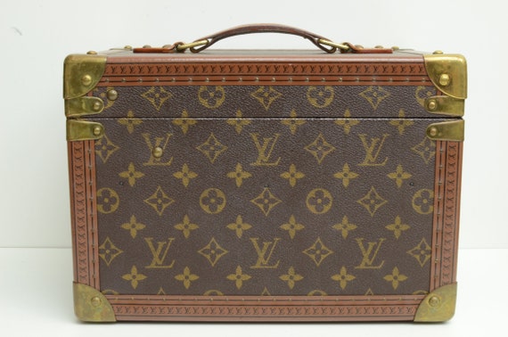 Sold at Auction: Louis Vuitton, Louis Vuitton Boite Bouteilles et Glace  beauty cosmetic case, Kosmetikkoffer