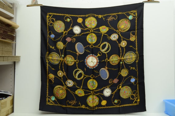 Authentic gucci hotsell silk scarf