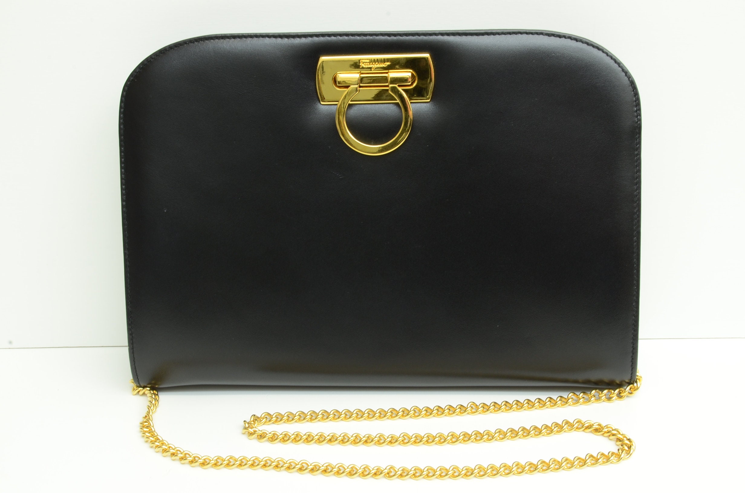 【関税負担】 SALVATORE FERRAGAMO GANCINI POCHETTE Ferragamo Gancini Embossed Logo Leather Allover Pattern