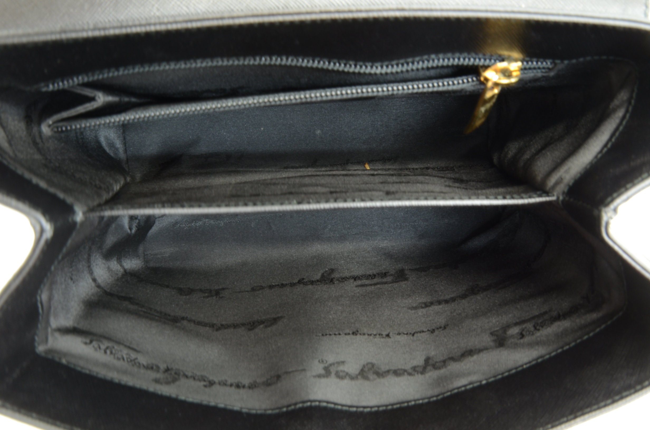 Authentic Ferragamo Leather Handbag GP Gancini Fold Lock Authentic Ferragamo Leather Handbag GP Gancini Fold Lock