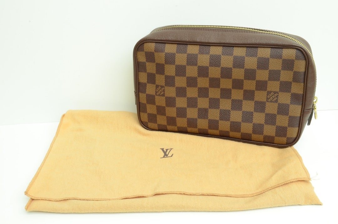 Louis Vuitton Damier Ebene Trousse Toilette 23