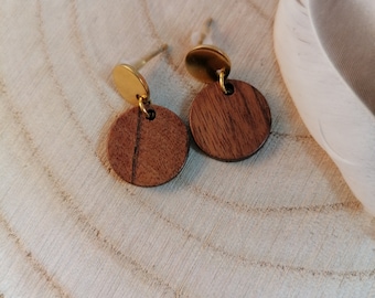 Holz Ohrstecker, Ohrstecker goldener Kreis und Walnussholz, Geschenkidee Freundin, Ohrringe aus Holz, Freundinnengeschenk