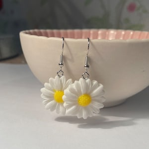 White Daisy Earrings