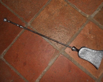 Ancienne pelle fer forgé de cheminée / Old wrought iron chimney shovel