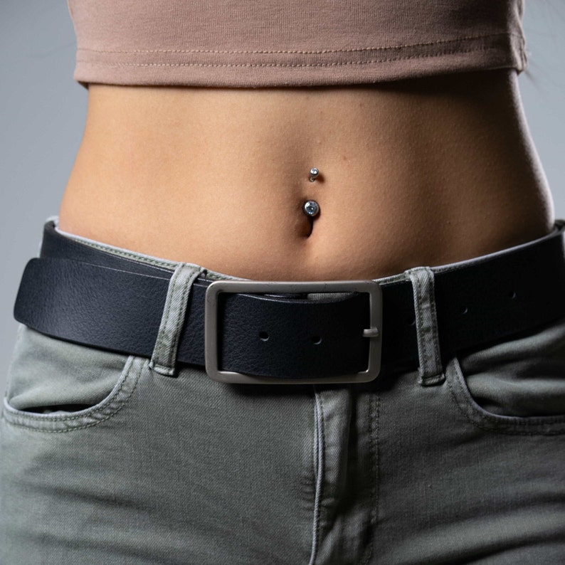 Ceinture habillée noire pour femme, ceinture en cuir à boucle rectangulaire, ceinture en cuir pleine fleur faite main au Canada, cadeau pour elle, cadeau pour petite amie image 1
