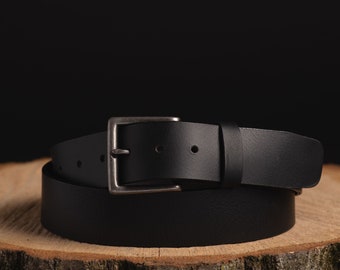 Classic Men's Leather Belt, Minimalist Full Grain Leather Belt | Handmade in Canada | Mens Leather Belt, Gift for Him, Gift for dad