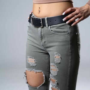 Ceinture habillée noire pour femme, ceinture en cuir à boucle rectangulaire, ceinture en cuir pleine fleur faite main au Canada, cadeau pour elle, cadeau pour petite amie image 2