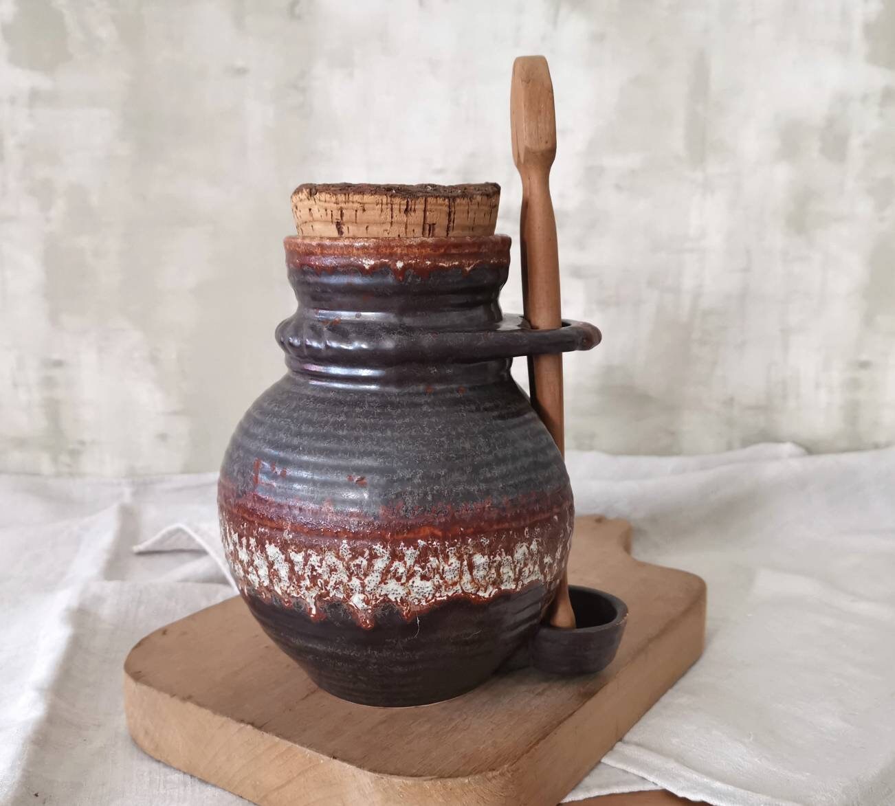 Français Pot d'olive Vintage avec Ses Pinces en Bois, de Cornichon Céramique Brun Ocre W Couvercle L