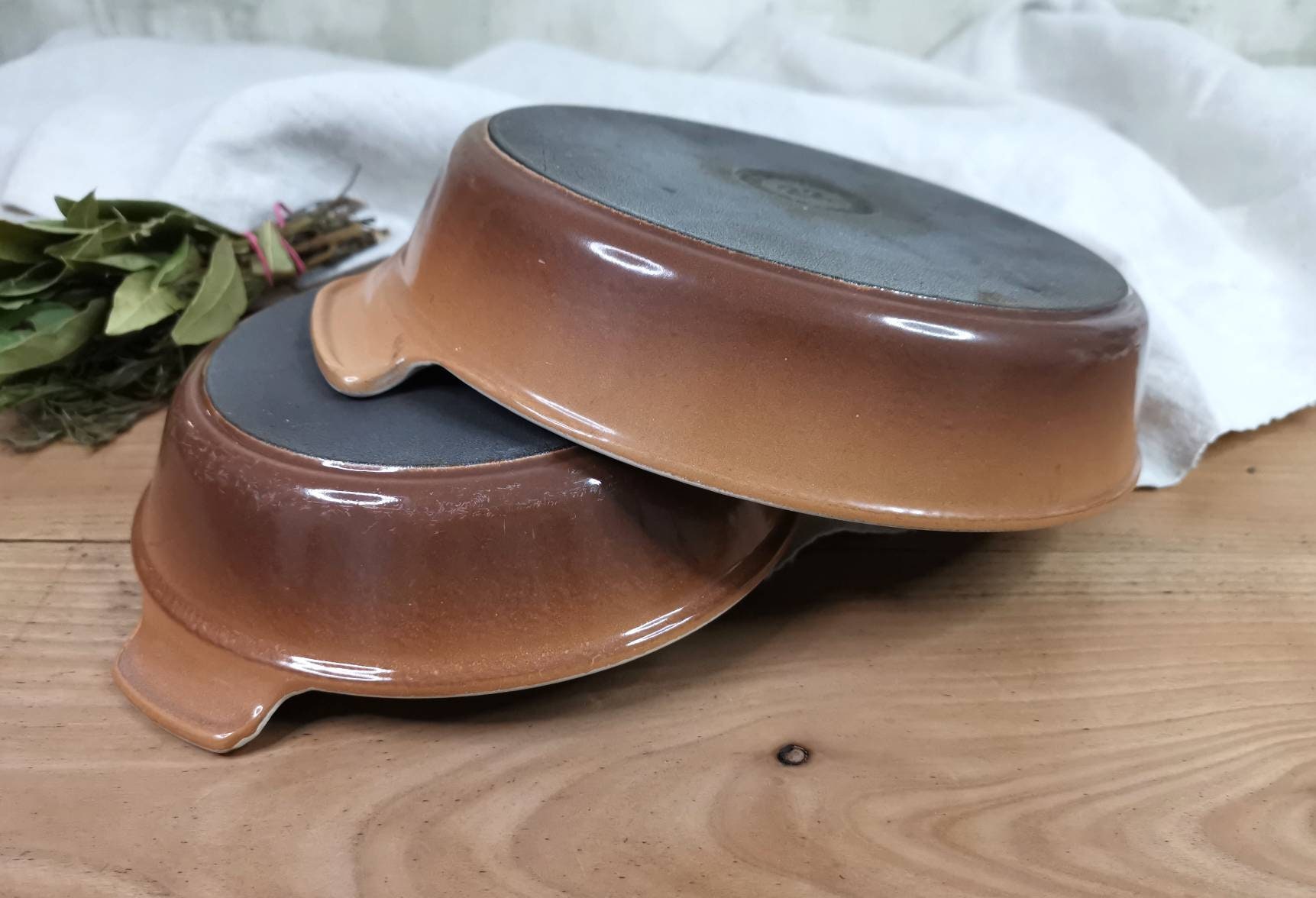 2 Poêle à Rôtir Français Creuset, Poêle Ronde en Fonte d'émail Brun Beige, Plat à Gratin, 2 Poignées