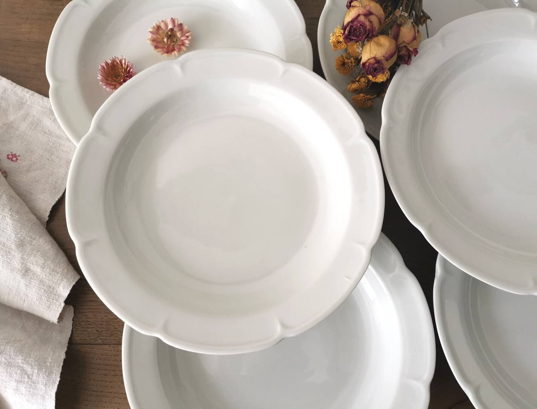 6 Assiettes Vintage, Porcelaine Blanche, Estampillée Cg Vierzon Porcelain, Plats Blancs Écailleux, R