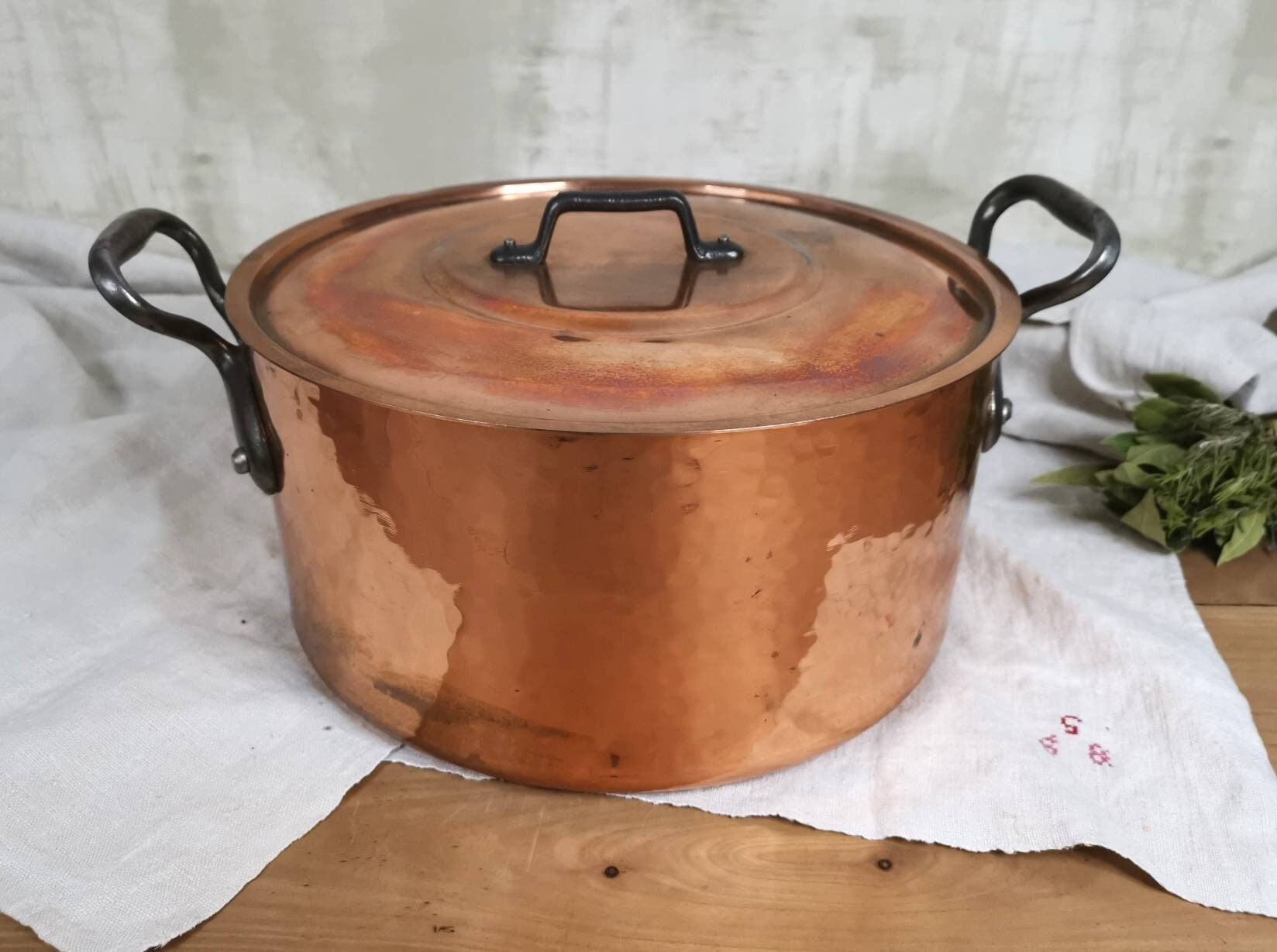 Nouveau Vieux Grand Pot en Cuivre Fabriqué France 28 cm/Cuivre Martelé Poignées Fonte Qualité Profes