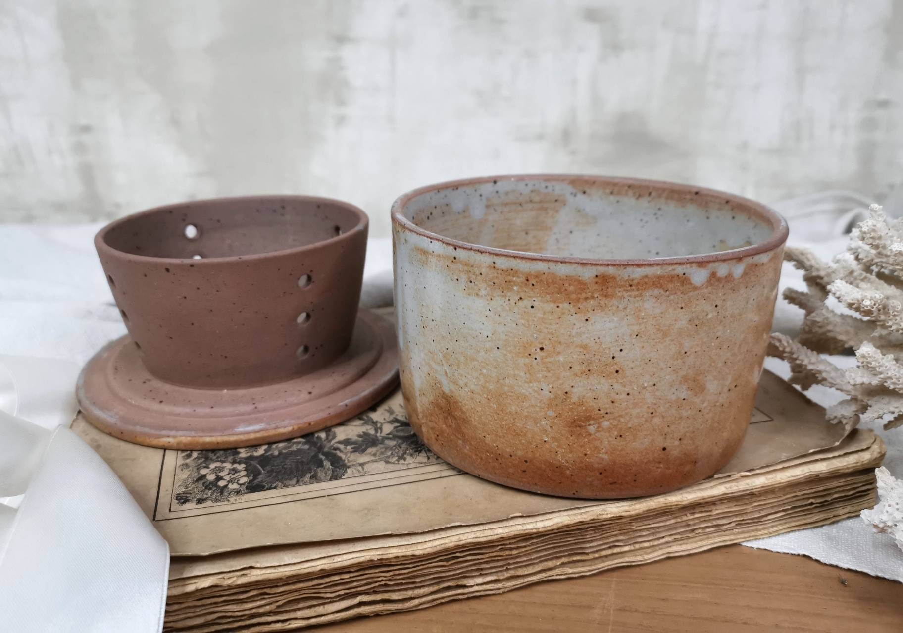 Gardien de Beurre Primitif, Conservation Du en Grès Français Vintage, Grand Refroidisseur Rond, Émai