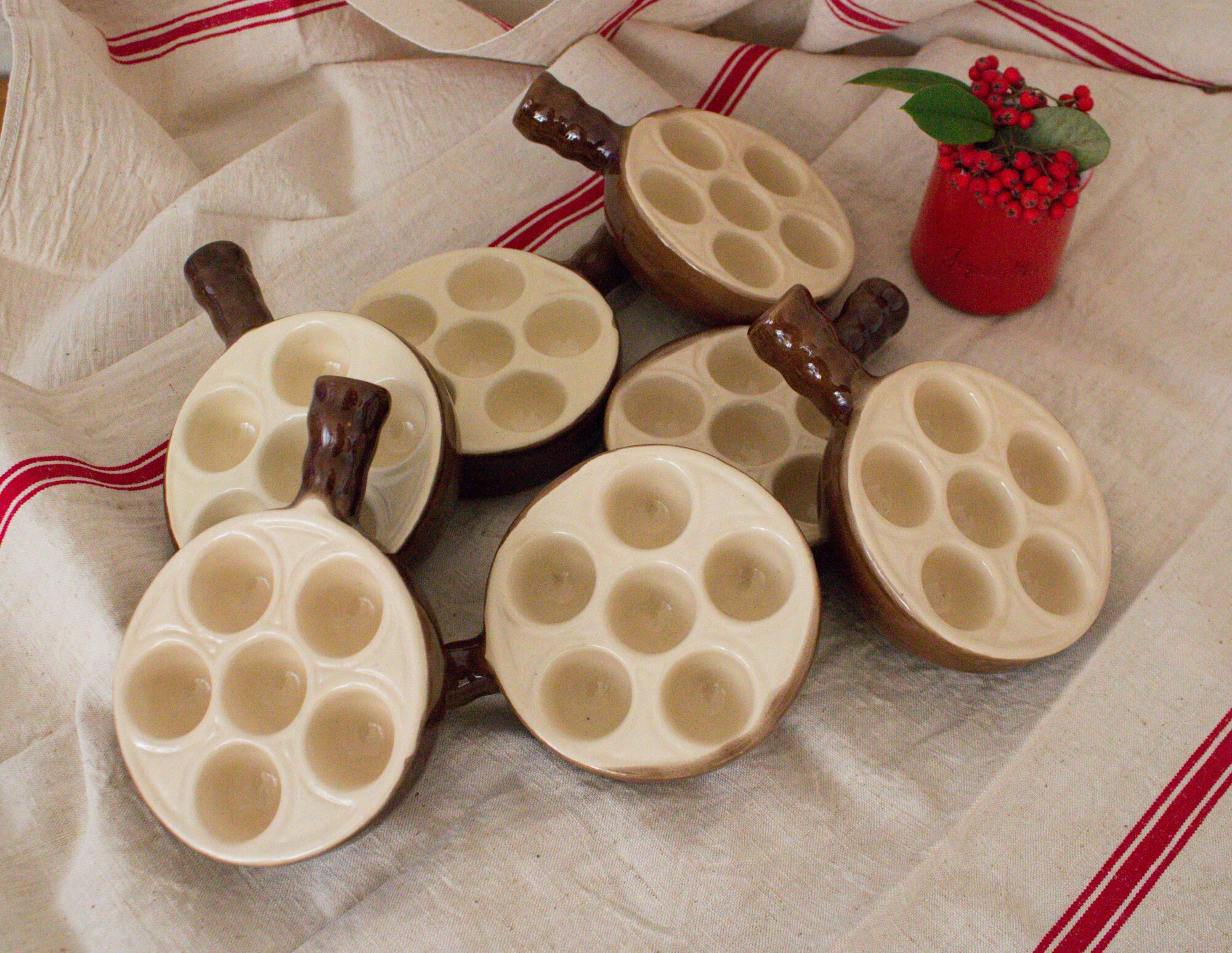 Ensemble de 2 Assiettes Vintage Français Escargot/Cooking Dishes Oven Proof Emile Henry France