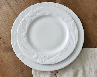 French LARGE Dinner Plates 10,5 in  26,5 cm diam / White LIMOGES Porcelain / Relief Edging / Embossed Plates