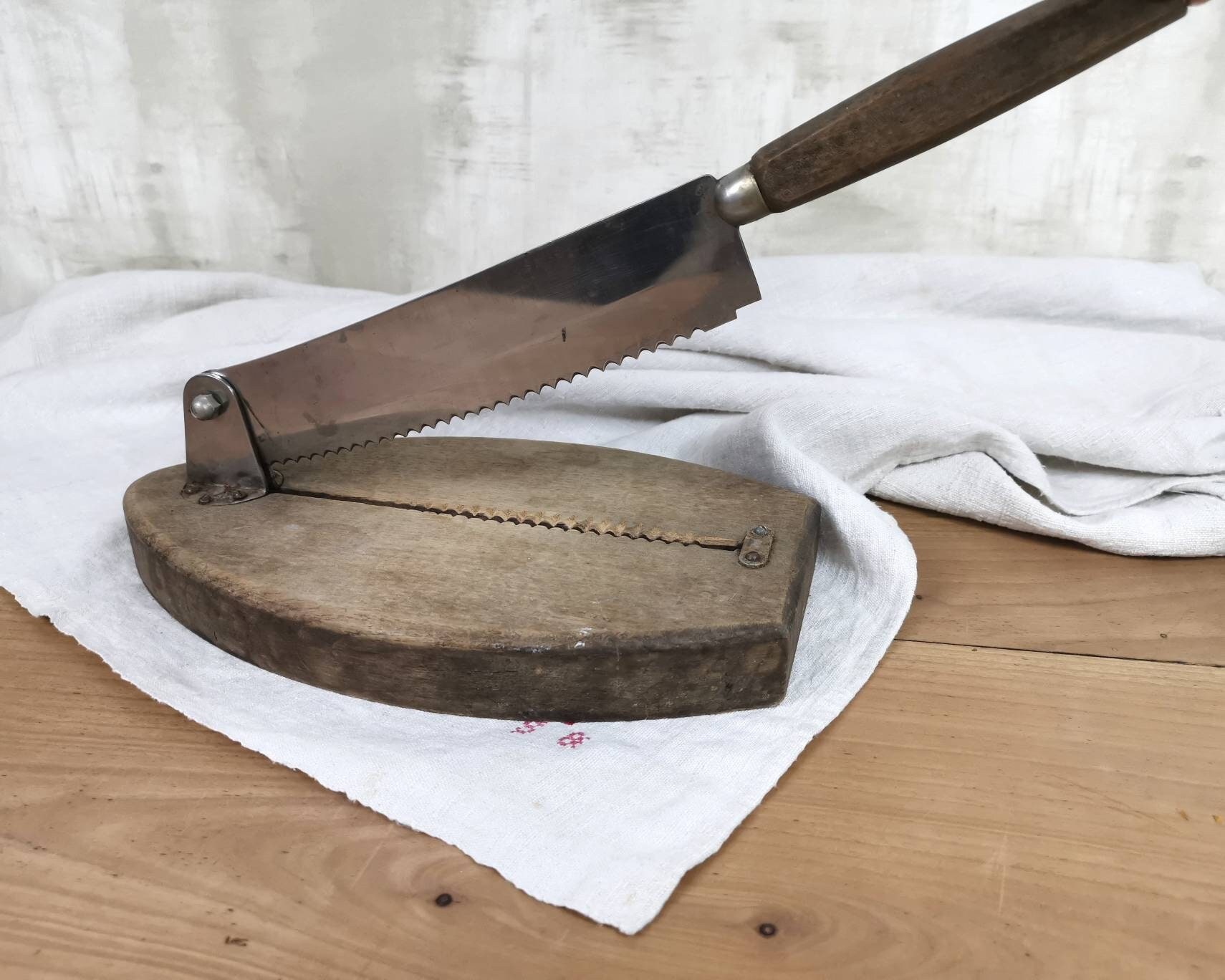 Trancheuse à Pain en Bois Vintage Français avec Support de Coupe, Ferme Rustique