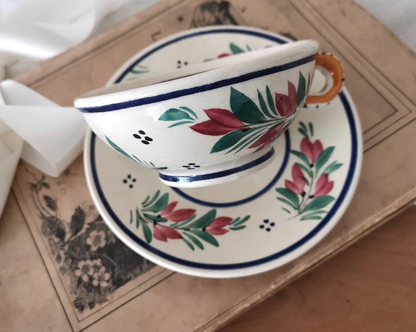 Vintage Français Cup W Soucoupe Hb Quimper, Art Populaire Breton, Motifs en Pierre de Fer Fleurs Déc