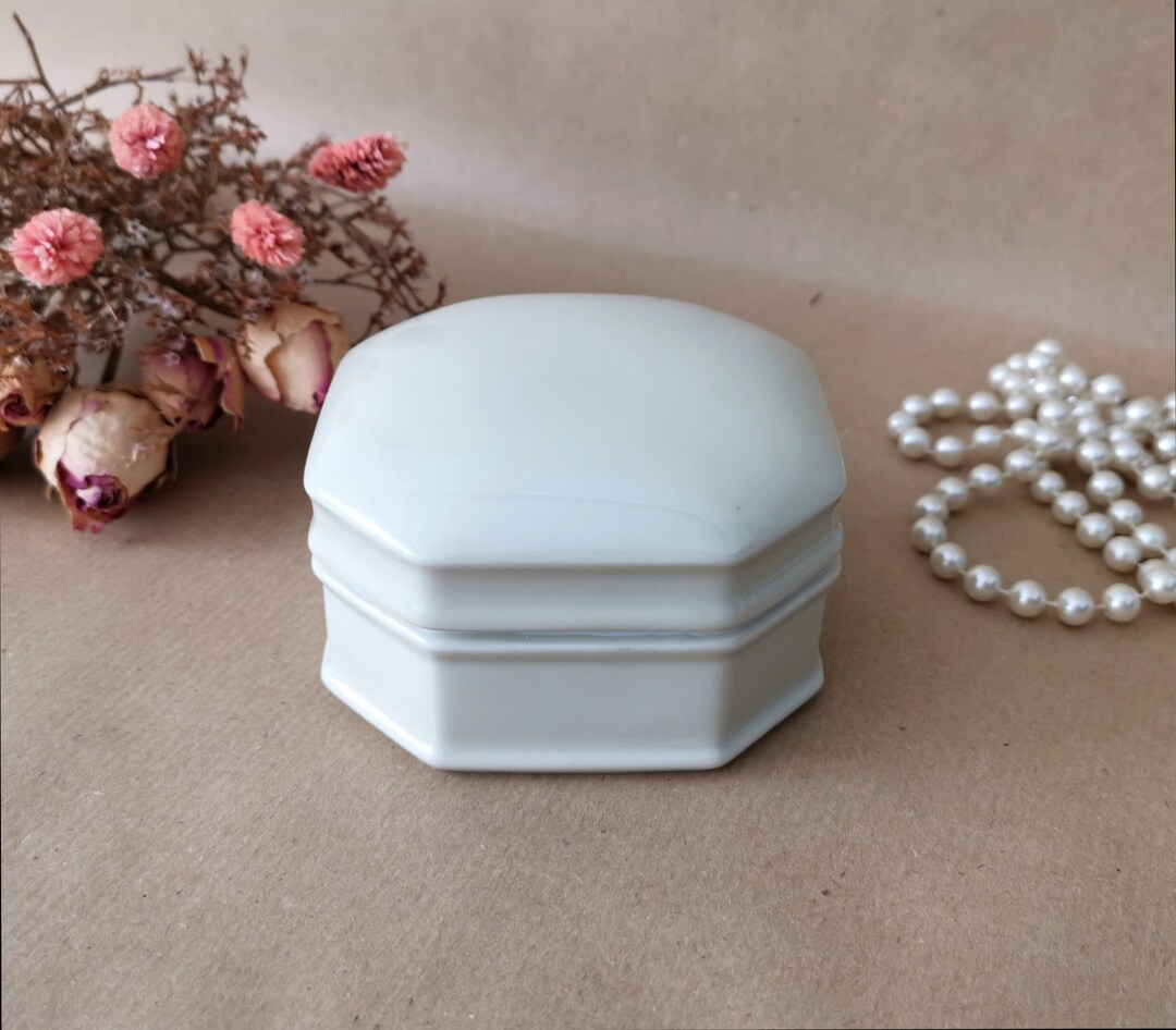 Limoges Box Rv LIMOGES Lided Jewelry Box, Vintage French Creamy Porcelain, Trinket Box ...