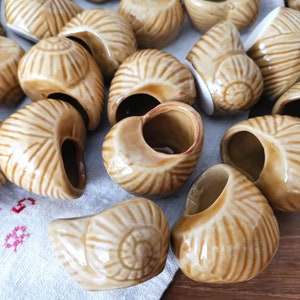 Ensemble de 12 tasses d’escargot Français vintage / Casseroles Escargot / Ovenproof / Moutarde Beige Stoneware
